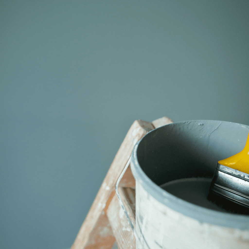 Choosing Between Oil-Based and Water-Based Paints